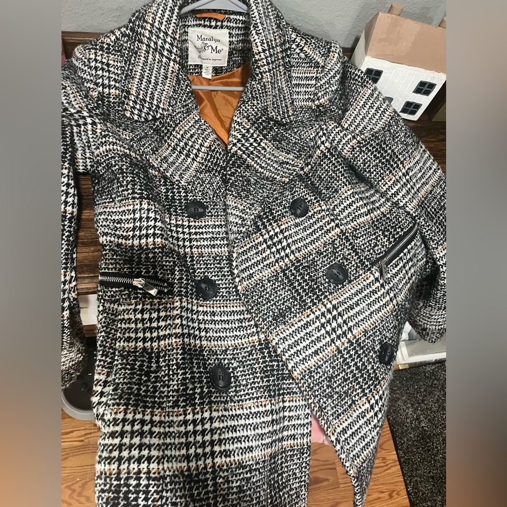 Beautiful Maralyn and Me pea coat size medium.